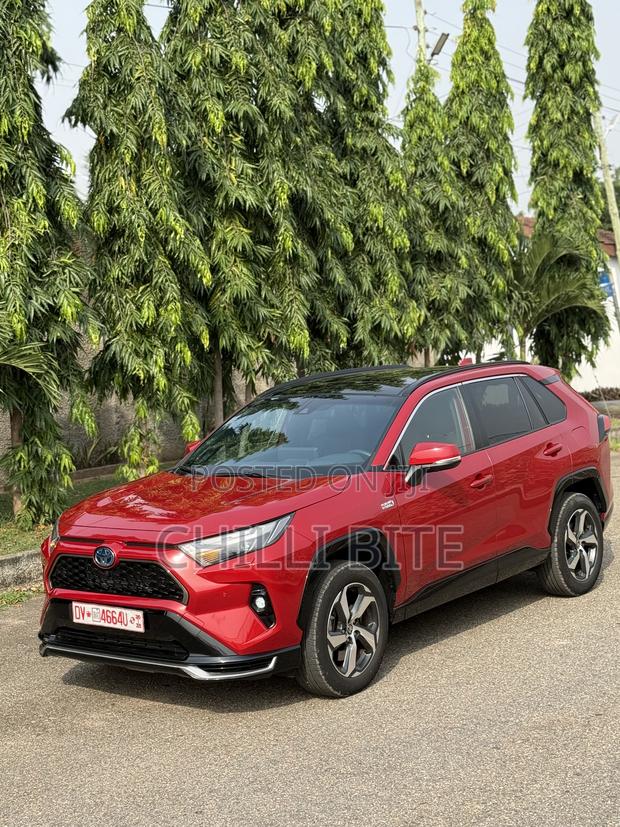 Toyota RAV4 XLE Premium 2025 Red photo 2