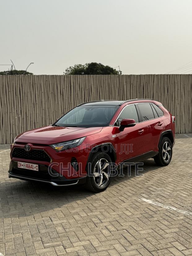 Toyota RAV4 XLE Premium 2025 Red photo 13