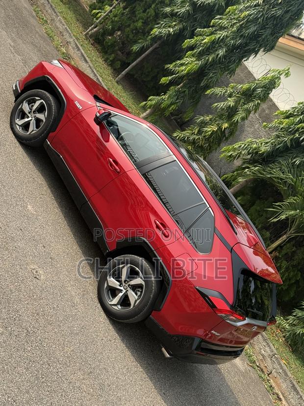 Toyota RAV4 XLE Premium 2025 Red photo 4