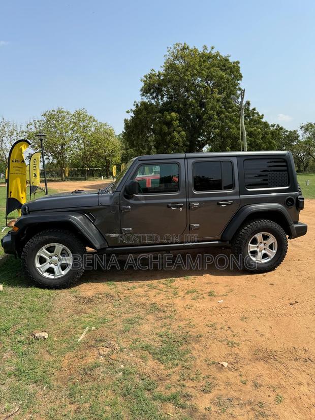 Jeep Wrangler Sport 4x4 2018 Black photo 2