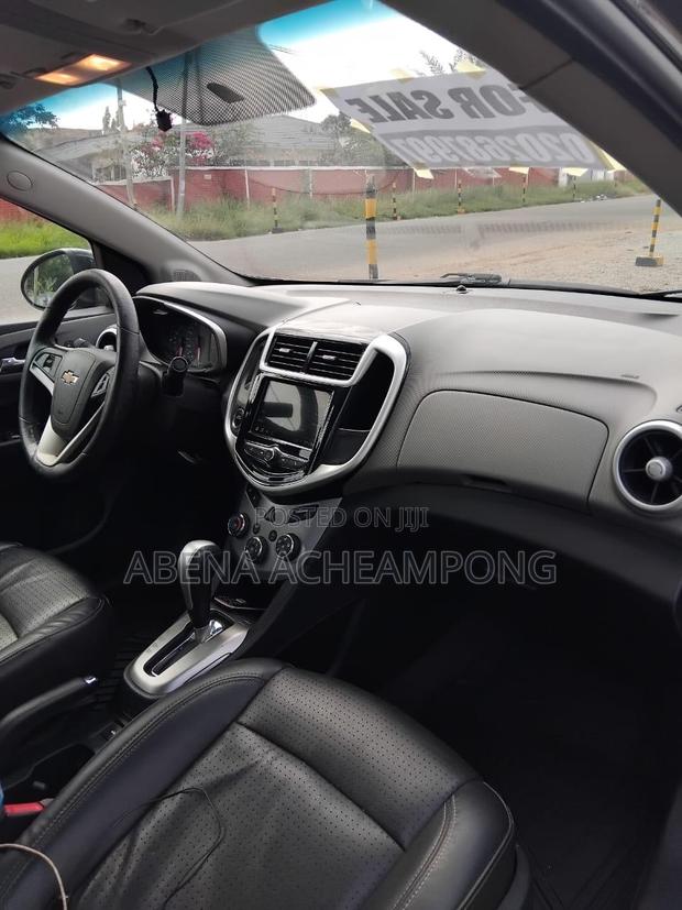 Chevrolet Sonic LT 2019 Black photo 3