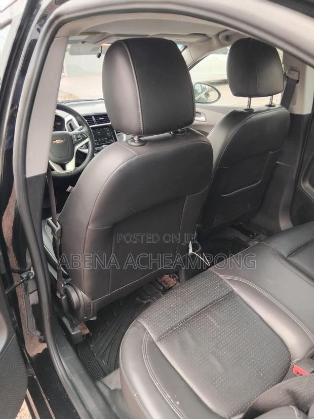 Chevrolet Sonic LT 2019 Black photo 4