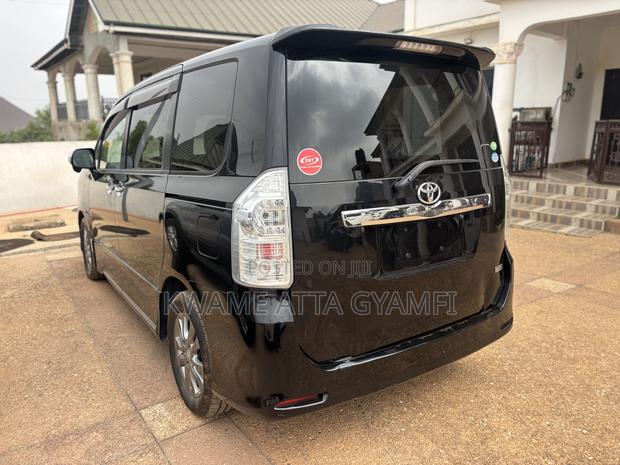 Toyota Voxy 2013 Black