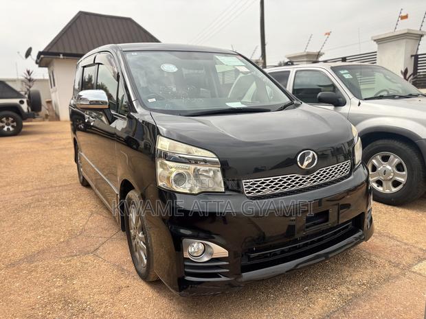 Toyota Voxy 2013 Black