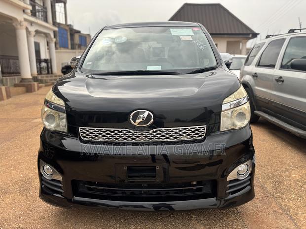 Toyota Voxy 2013 Black