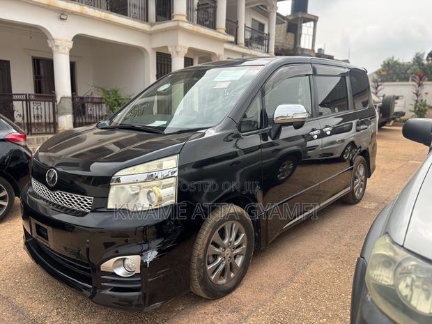 Toyota Voxy 2013 Black