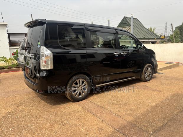 Toyota Voxy 2013 Black