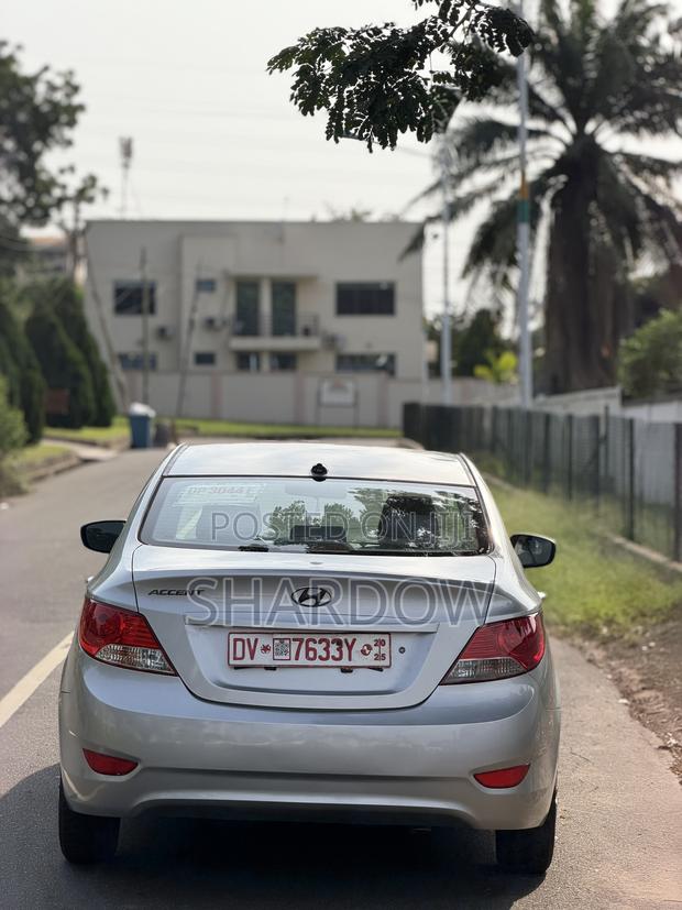 Hyundai Accent 2014 Silver photo 4