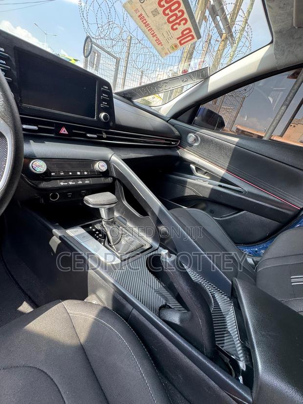 Hyundai Elantra 2022 Blue