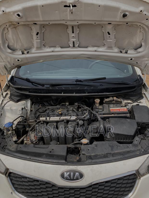 Kia Forte 2012 White photo 4