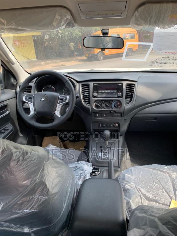 New Mitsubishi L200 2023 White