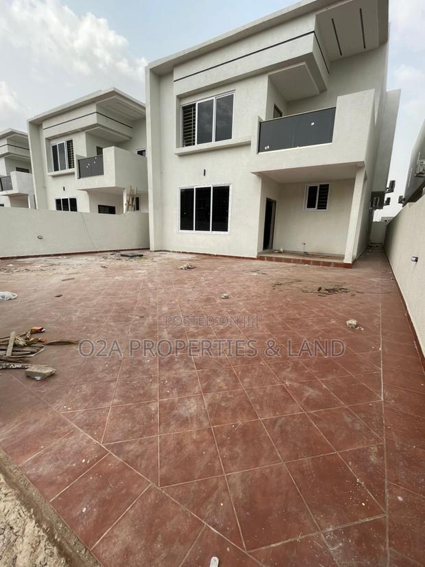 4bdrm House in Lakeside Estate for sale photo 2