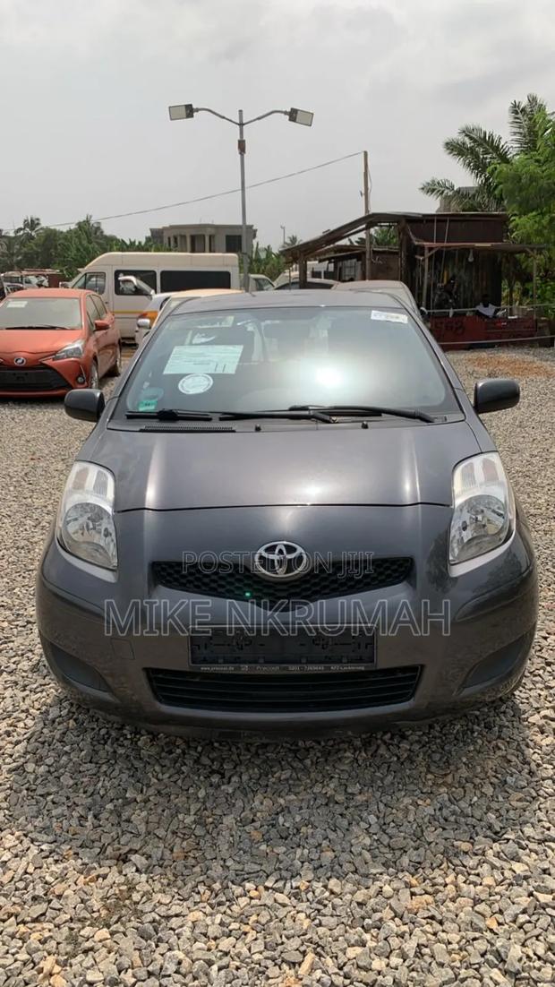 Toyota Yaris 2010 Gray