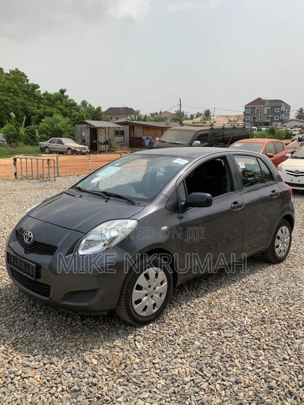 Toyota Yaris 2010 Gray