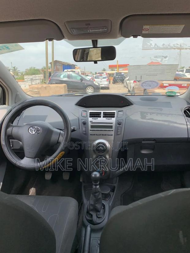 Toyota Yaris 2010 Gray