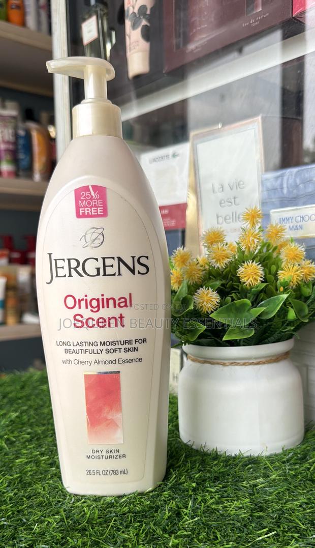 Jergens Dry Skin Moisturizer 783ml · Photo 3