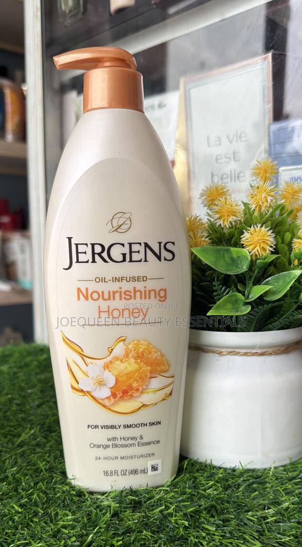 Jergens 24 Hour Moisturizer 496ml · Photo 3
