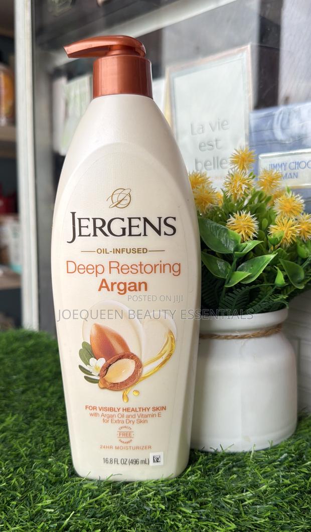 Jergens 24 Hour Moisturizer 496ml · Photo 4