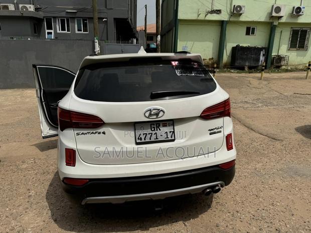Hyundai Santa Fe 2015 White photo 6