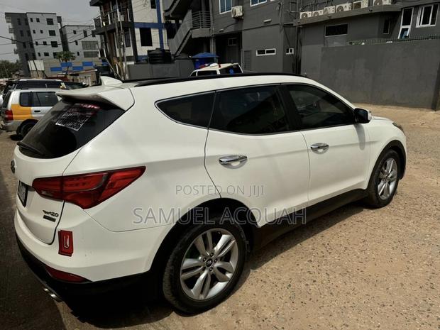 Hyundai Santa Fe 2015 White photo 3