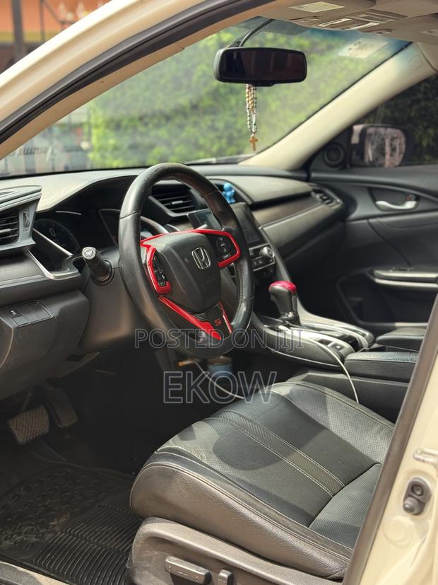 Honda Civic Touring Sedan 2018 White