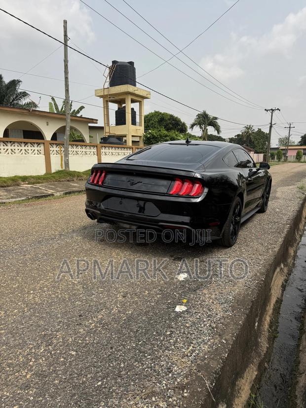 Ford Mustang EcoBoost Premium Fastback 2020 Black photo 8