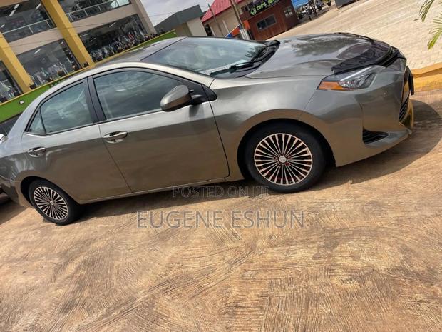 Toyota Corolla 2018 Gray
