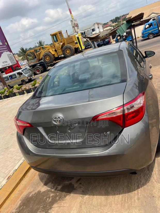 Toyota Corolla 2018 Gray
