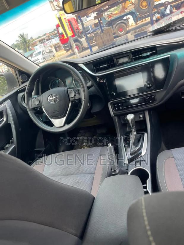 Toyota Corolla 2018 Gray