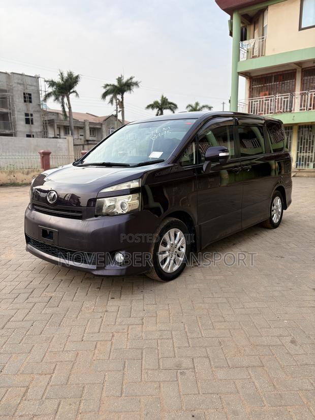 Toyota Voxy 2010 Black