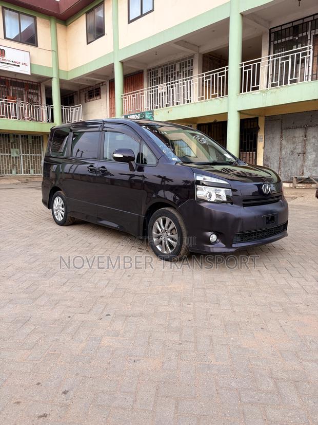 Toyota Voxy 2010 Black