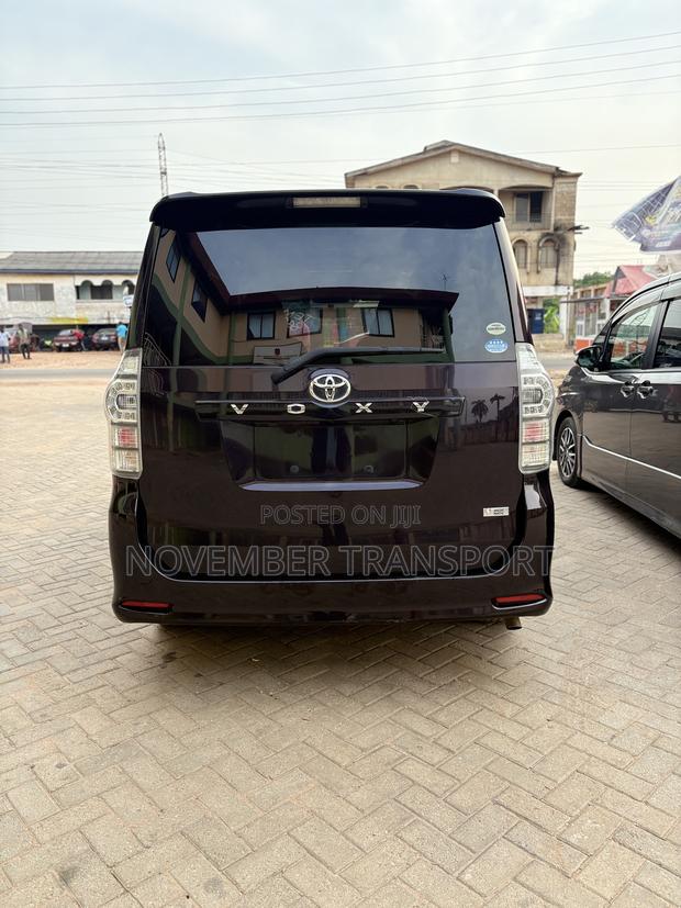 Toyota Voxy 2010 Black