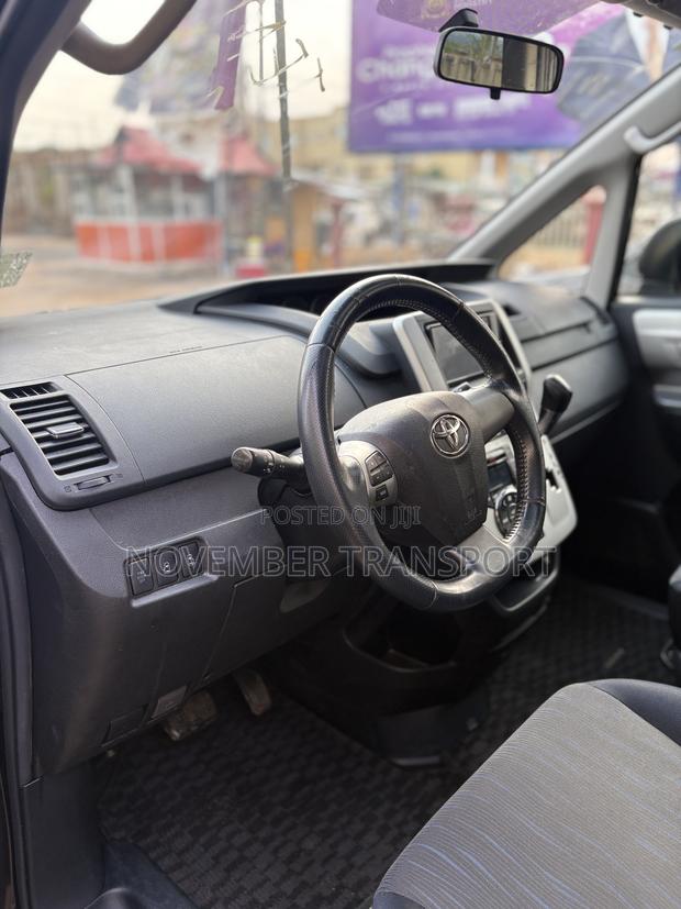 Toyota Voxy 2010 Black