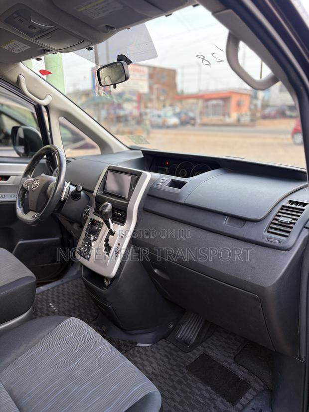 Toyota Voxy 2010 Black