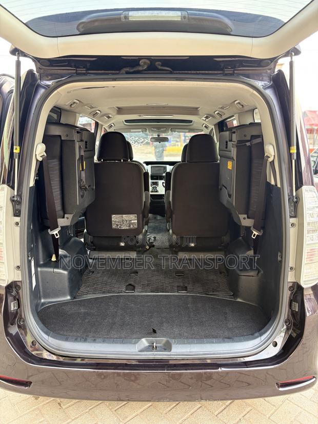 Toyota Voxy 2010 Black