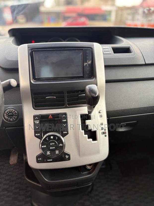 Toyota Voxy 2010 Black