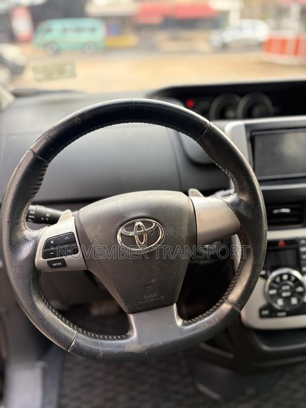 Toyota Voxy 2010 Black