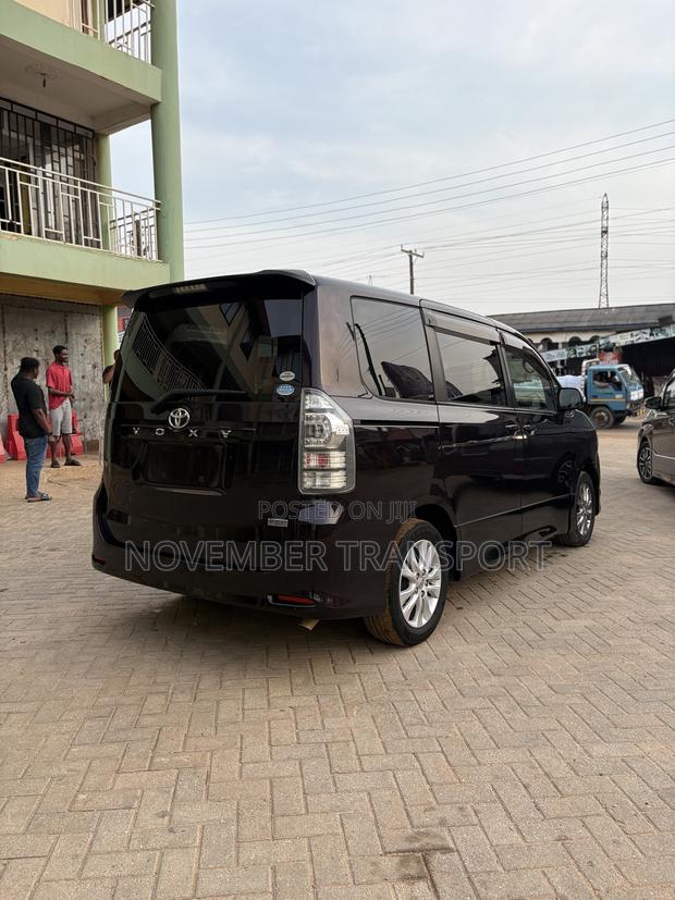 Toyota Voxy 2010 Black