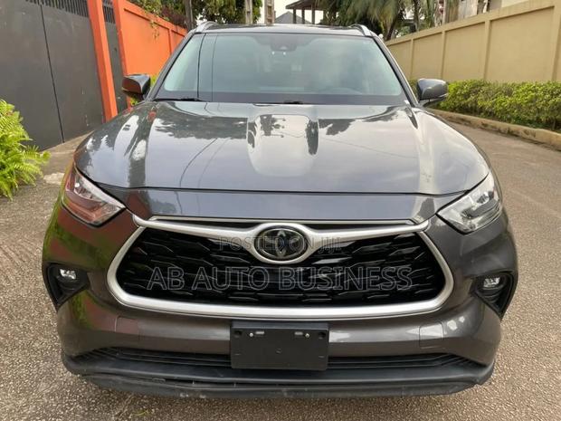 Toyota Highlander LE FWD 2024 Gray