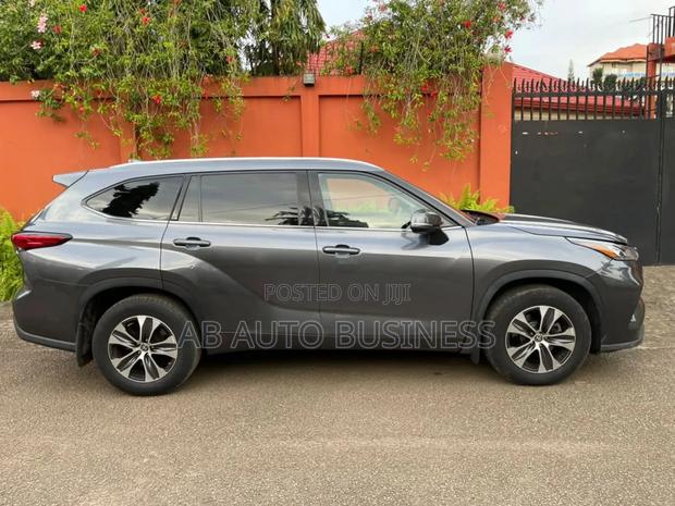 Toyota Highlander LE FWD 2024 Gray photo 5