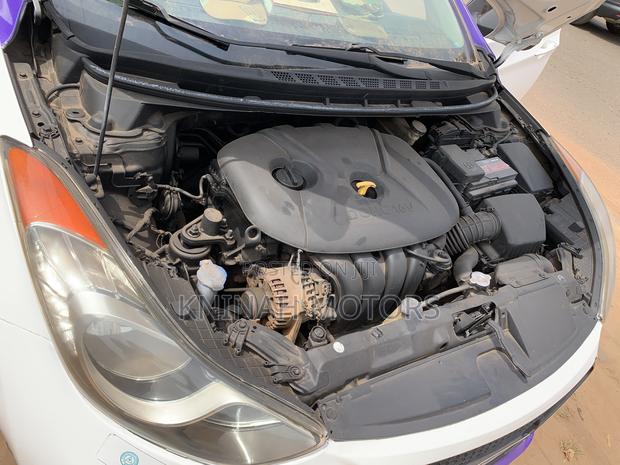 Hyundai Elantra 2013 White photo 6