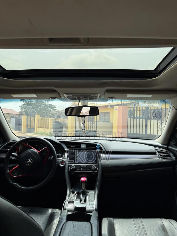 Honda Civic Touring Sedan 2018 White