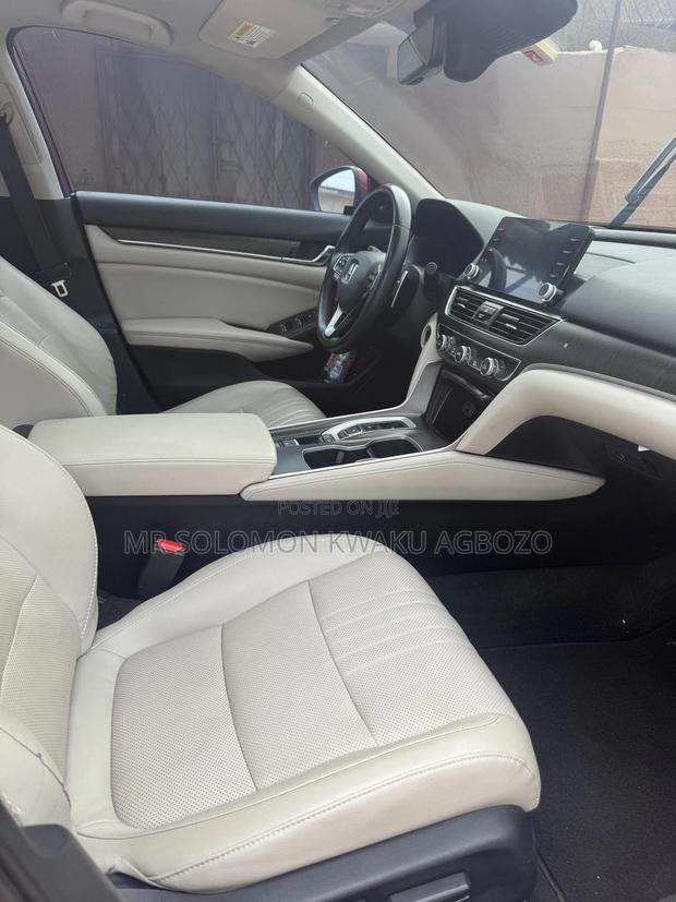 Honda Accord 2018 Red photo 10