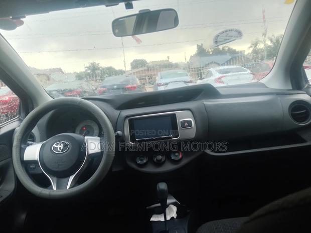 Toyota Vitz 2012 Red photo 2