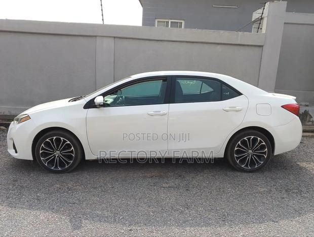 Toyota Corolla S 4dr Sedan (1.8L 4cyl CVT) 2015 White photo 2
