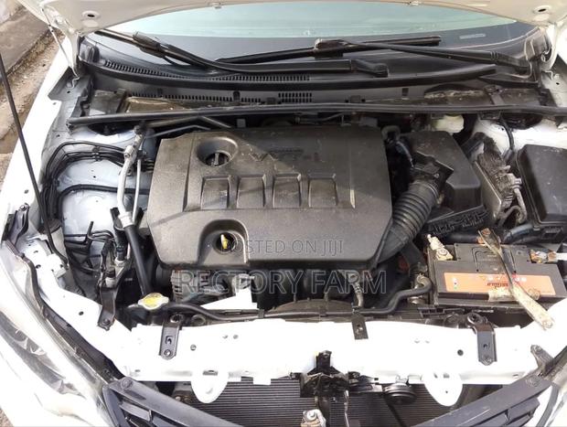 Toyota Corolla S 4dr Sedan (1.8L 4cyl CVT) 2015 White photo 6