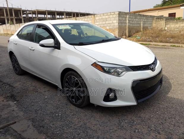 Toyota Corolla S 4dr Sedan (1.8L 4cyl CVT) 2015 White photo 3