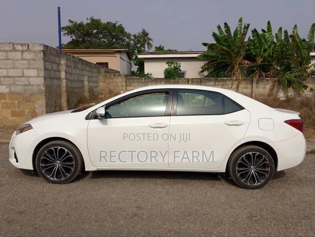 Toyota Corolla S 4dr Sedan (1.8L 4cyl CVT) 2015 White photo 4