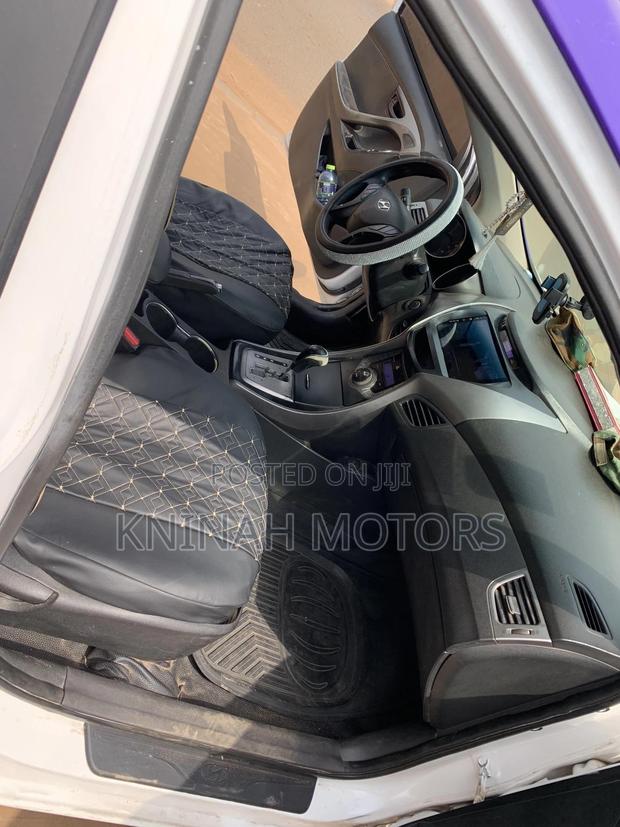 Hyundai Elantra 2013 White photo 2