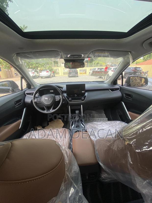 New Toyota Corolla Cross XLE 2025 Black